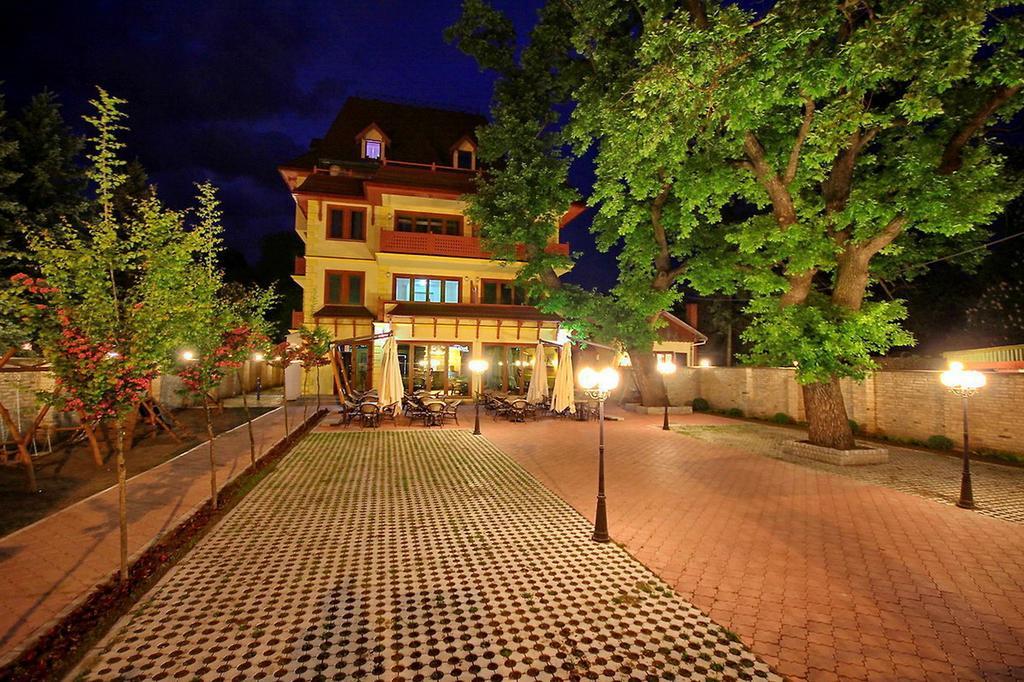 Vila Palic Hotel Exterior photo
