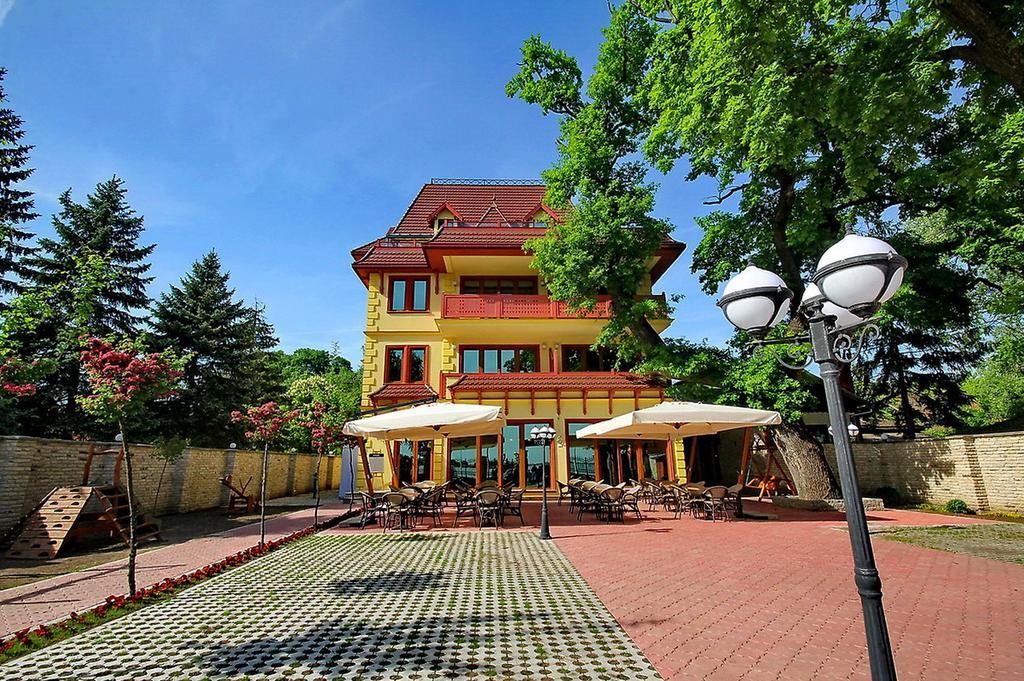 Vila Palic Hotel Exterior photo