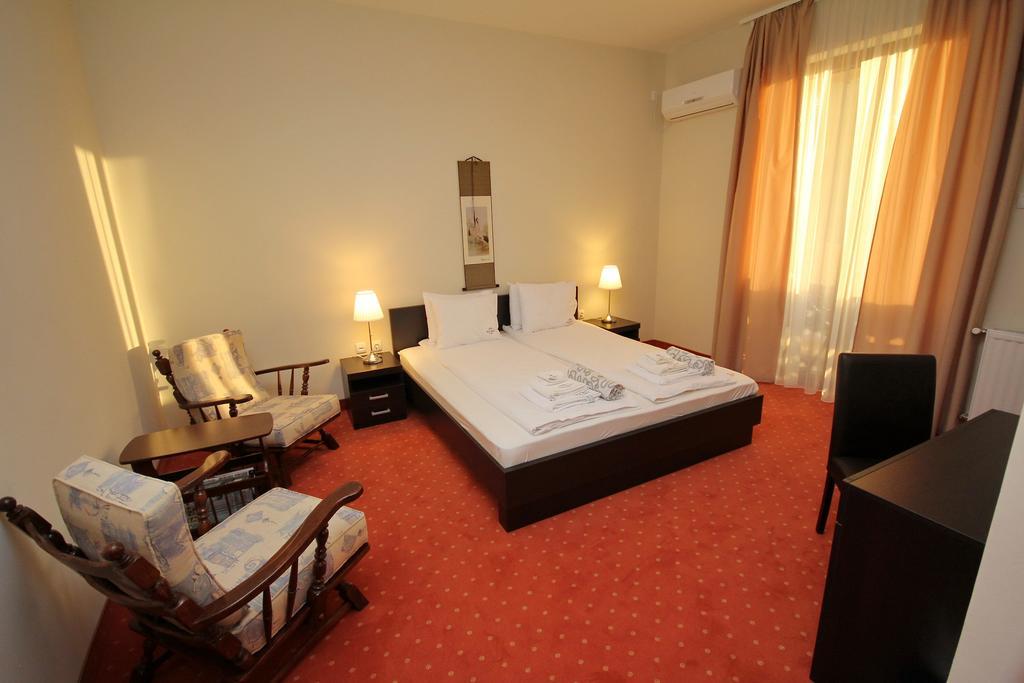 Vila Palic Hotel Exterior photo