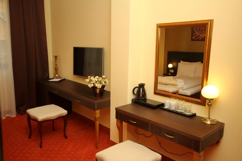 Vila Palic Hotel Exterior photo