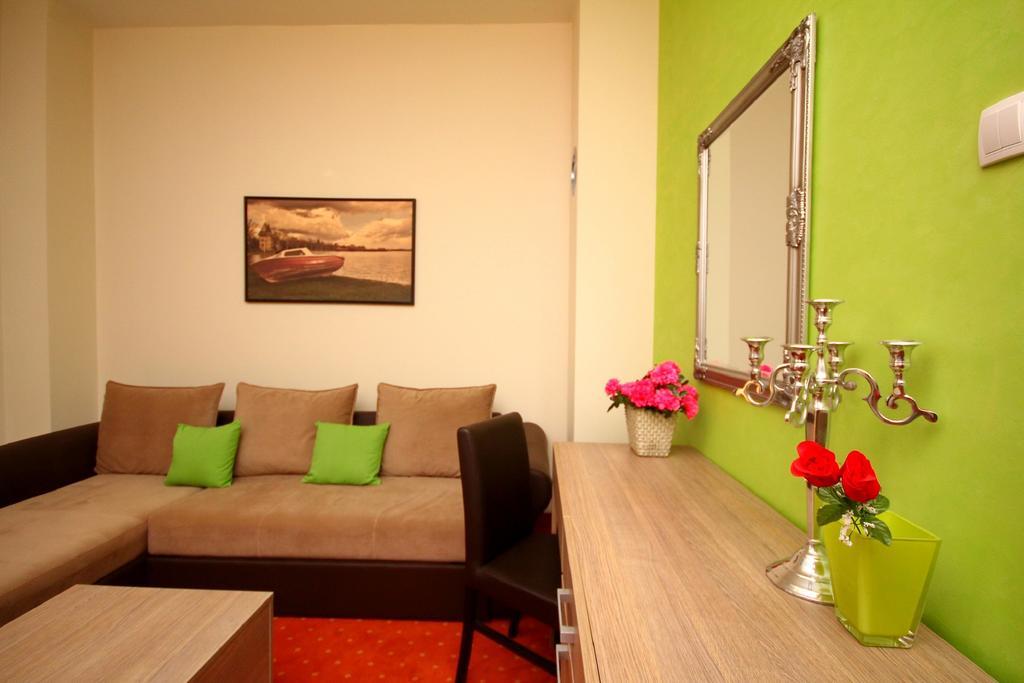 Vila Palic Hotel Exterior photo