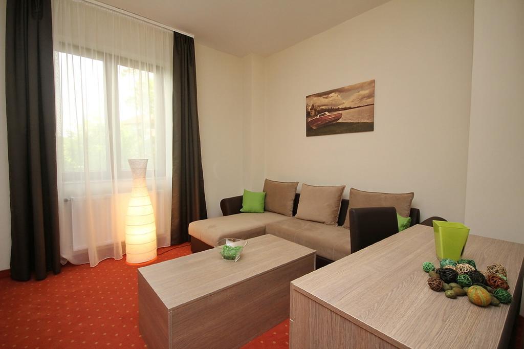 Vila Palic Hotel Exterior photo
