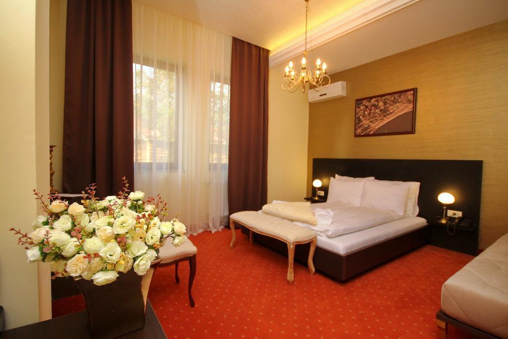 Vila Palic Hotel Exterior photo