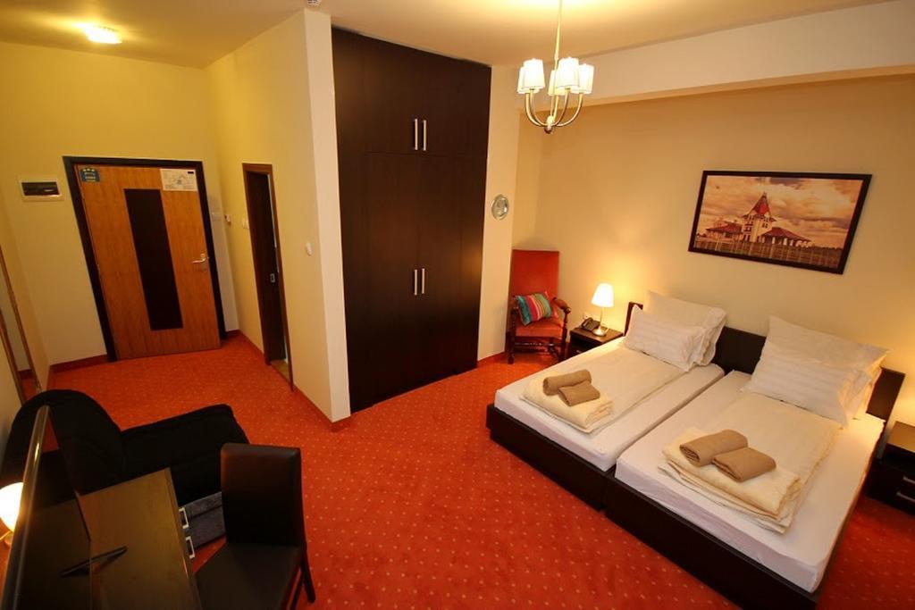 Vila Palic Hotel Exterior photo